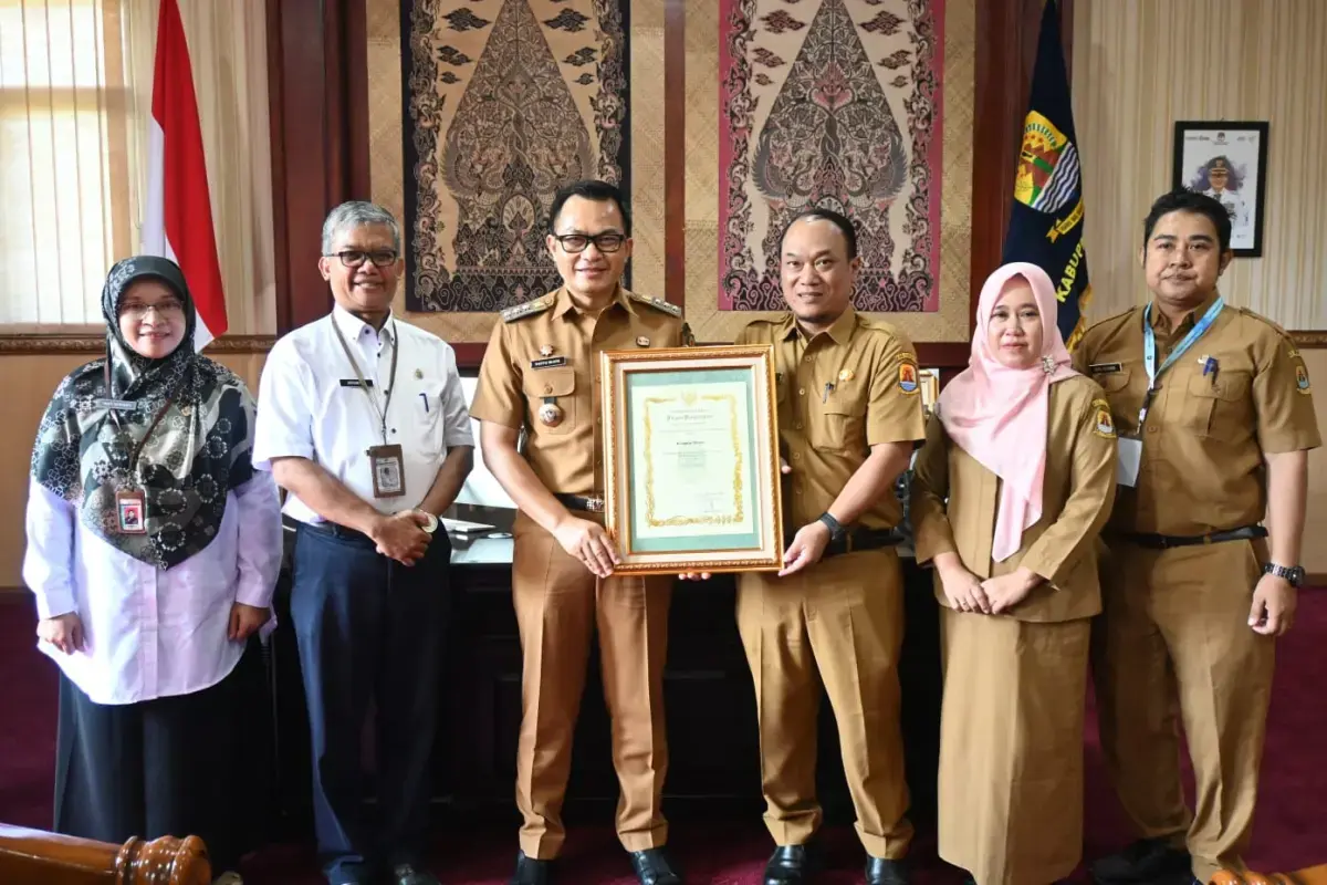 Tingkatkan Tata Kelola Data Geospasial, Pemkab Cirebon Terima Penghargaan Satu Data Jabar Awards 2024