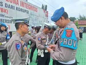Cegah Judi Online, Polresta Cirebon Tingkatkan Integritas Lewat Pemeriksaan Handphone Personel
