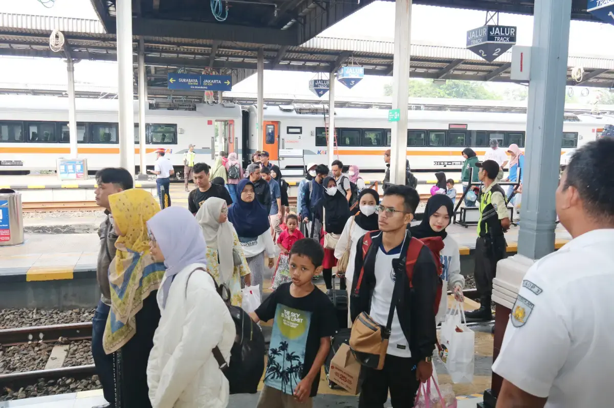 KAI Daop 3 Cirebon Catat 194 Ribu Penumpang Selama Nataru, Promo Tiket Masih Berlaku Hingga 5 Januari