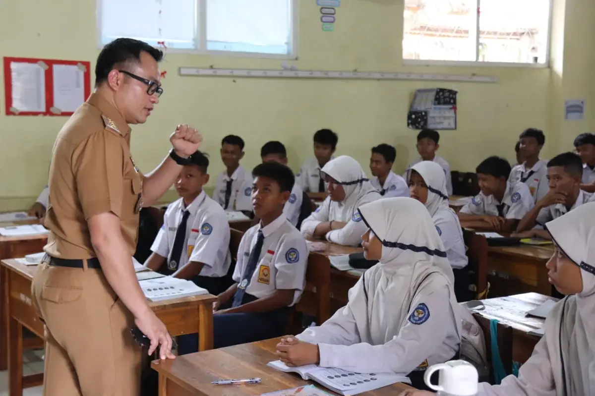 Pendidikan Berkualitas Jadi Fokus Utama dalam Kunjungan PJ Bupati Cirebon ke Sekolah