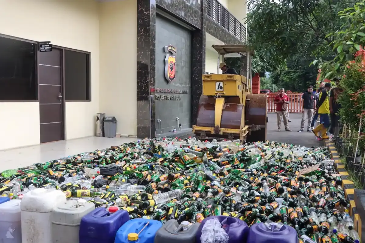 Jaga Kamtibmas Wilayah, Polresta Cirebon Musnahkan Ribuan Miras