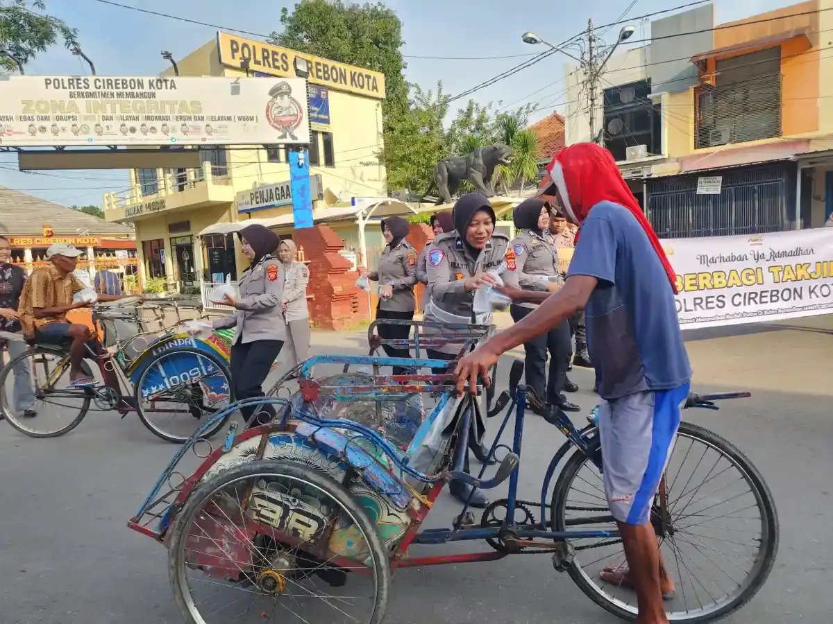 Eratkan Silaturahmi, Polres Cirebon Kota Berbagi Takjil