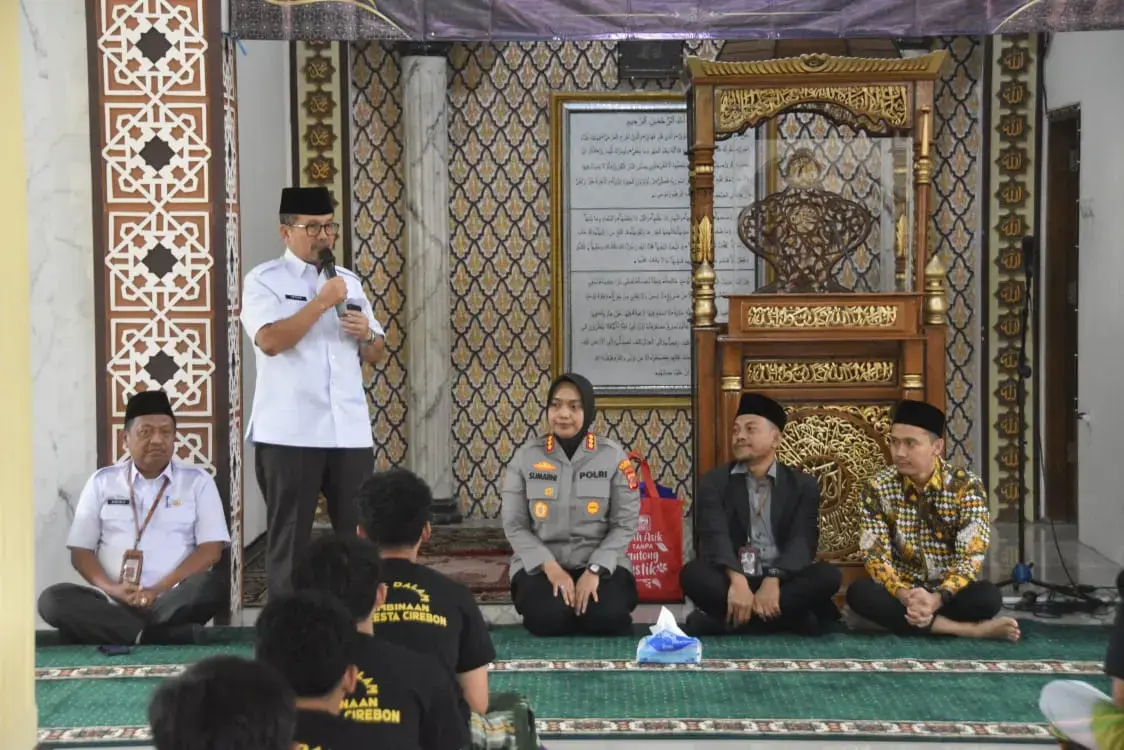 Bantu Anak Terjerat Hukum, Bupati Cirebon Siap Biayai Pendidikan di Pesantren dan Modal  Usaha