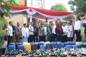 Polresta Cirebon Musnahkan Ribuan Botol Miras, Tekan Peredaran dan Cegah Kriminalitas di Bulan Ramadan