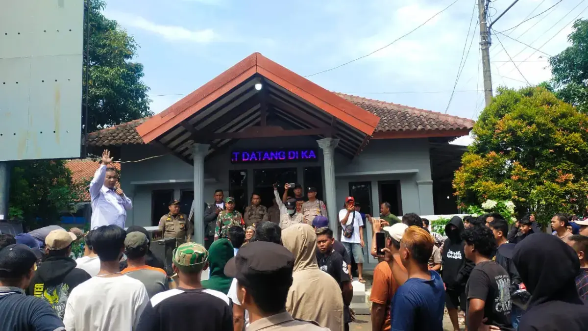 Warga Desak Kuwu Sampiran Mundur Usai Kasus Keracunan Massal dan Tuntut Transparansi