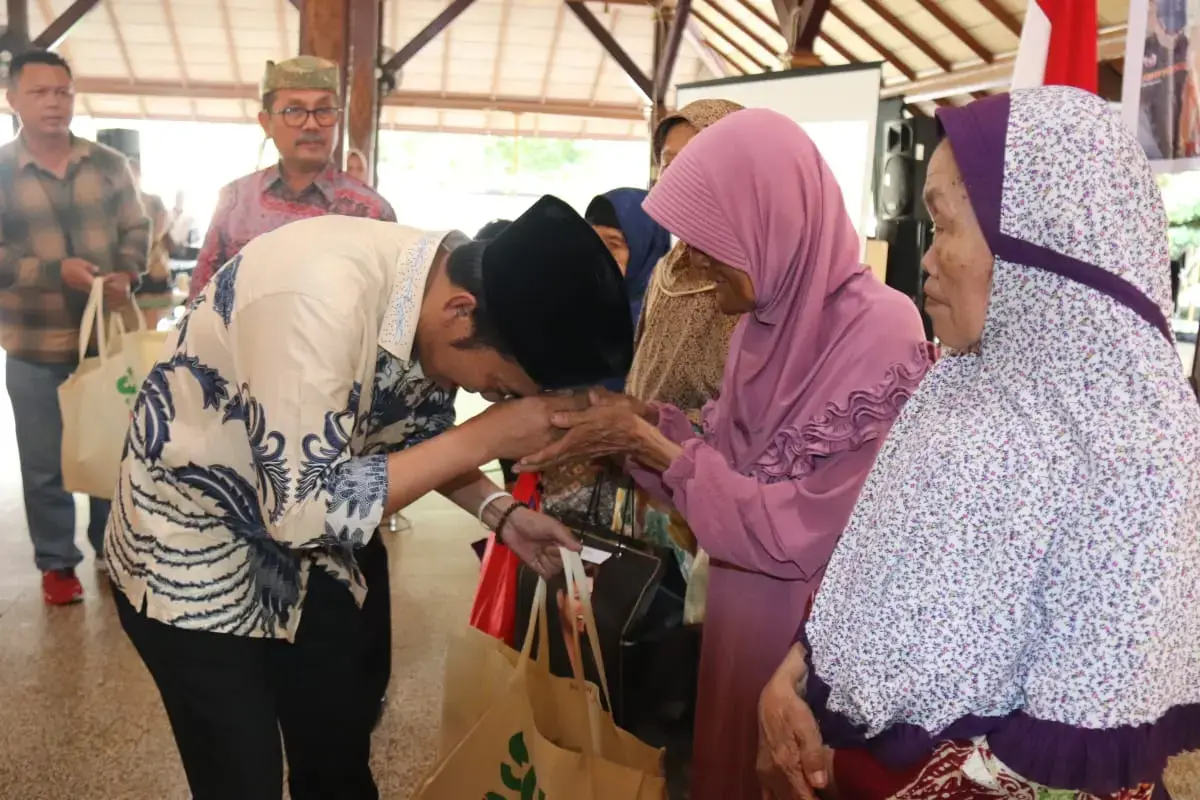 Pemkab Cirebon Luncurkan Program “Eman Ning Mimi”, 1.000 Ibu Lansia  Diangkat ASN sebagai Indung Asuh