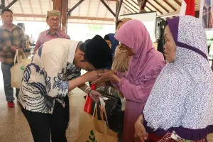 Pemkab Cirebon Luncurkan Program “Eman Ning Mimi”, 1.000 Ibu Lansia  Diangkat ASN sebagai Indung Asuh