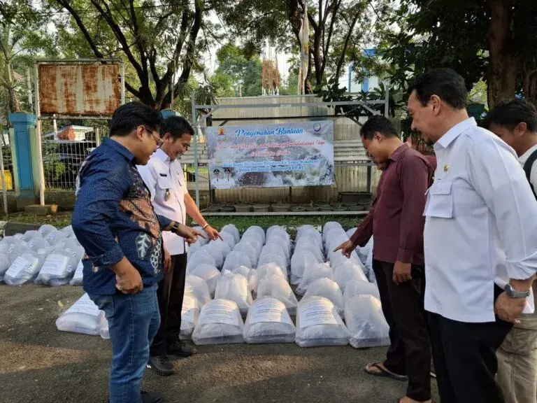 Tingkatkan Budidaya Perikanan, Pemkab Cirebon Salurkan 2.000 Indukan Nila