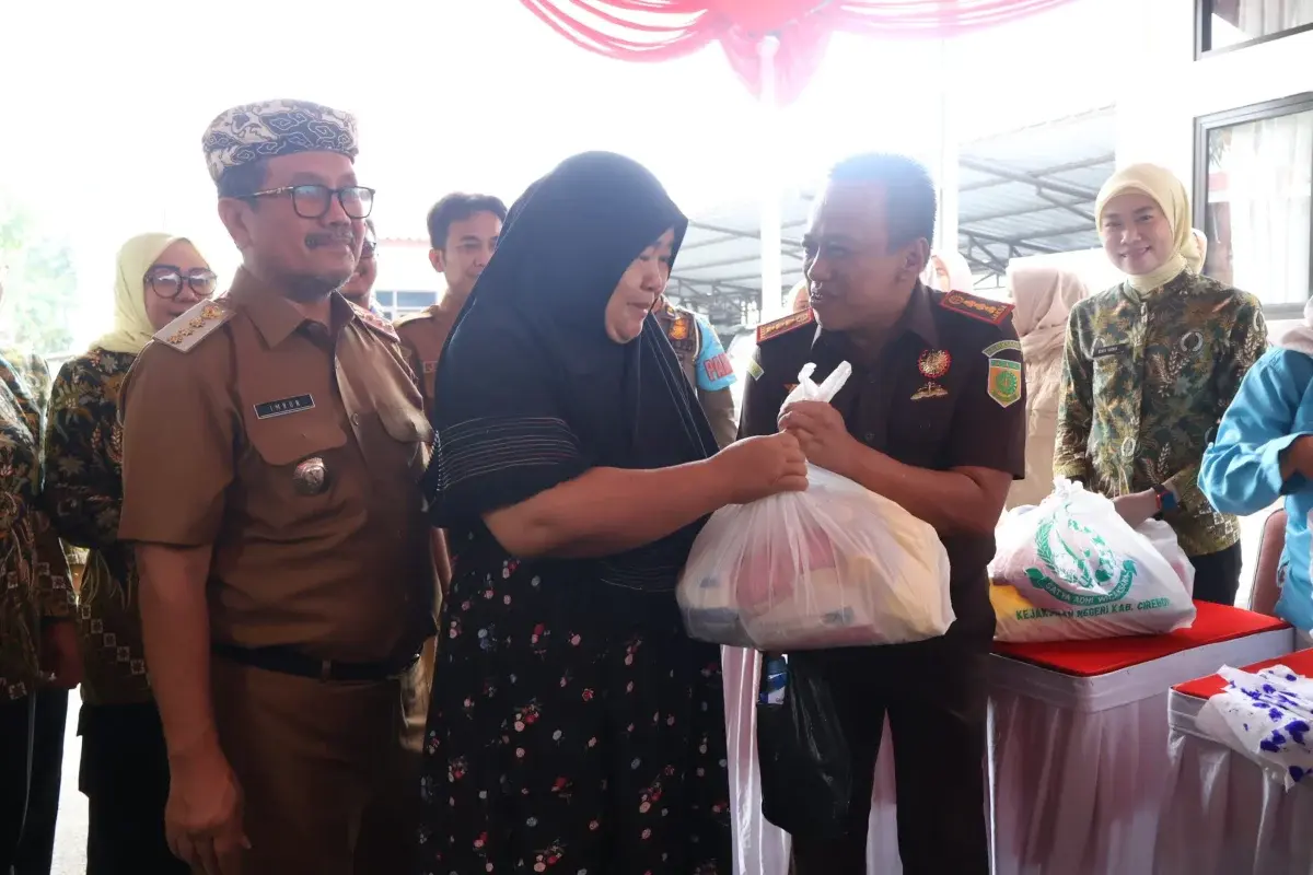1.200 Paket Sembako Murah Kejari  Diserbu Warga Sejak Pagi