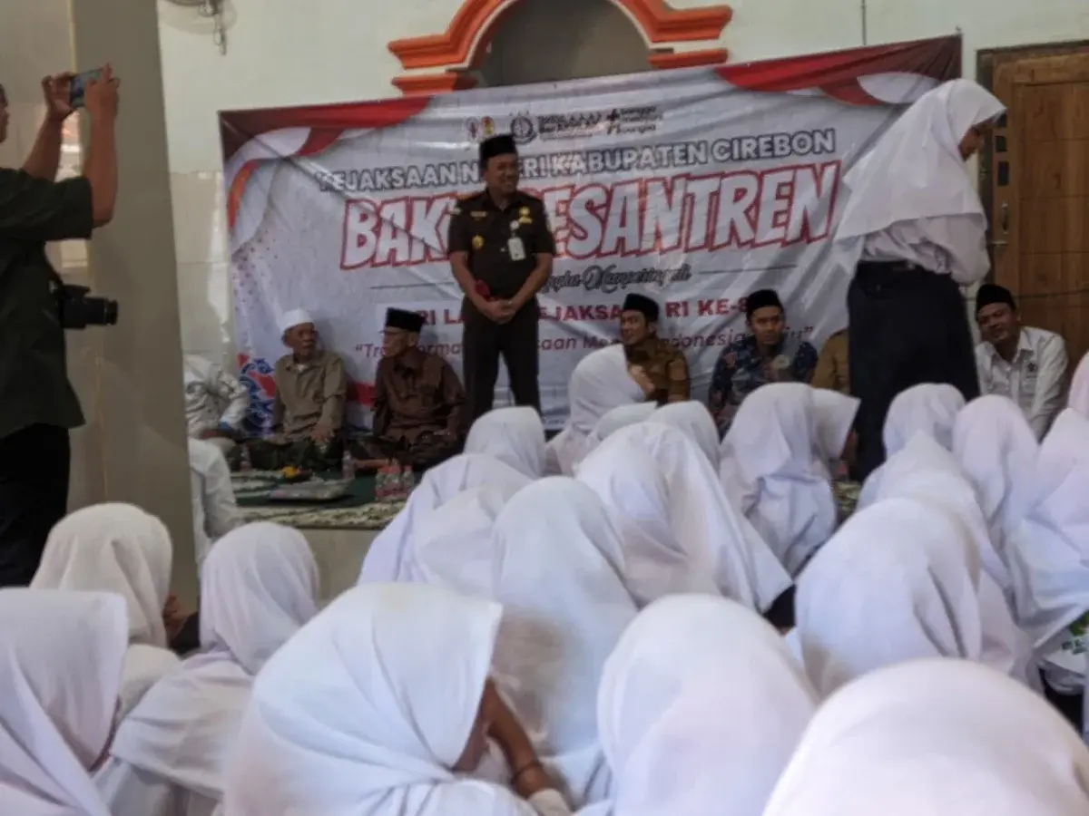 Tebar Kepedulian Lewat Jaksa Bakti Pesantren di Kabupaten Cirebon