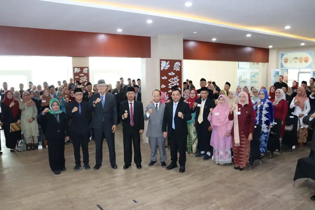 Pengabdian Puluhan Tahun, ASN Kota Cirebon Dianugerahi Satyalancana