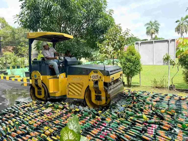 Polresta Cirebon Musnahkan Ribuan Barang Bukti Pekat
