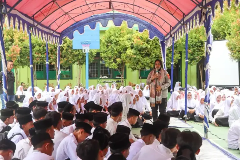 Polresta Cirebon Turun ke Sekolah, Dorong Pelajar Jadi Agen Keamanan Sosial