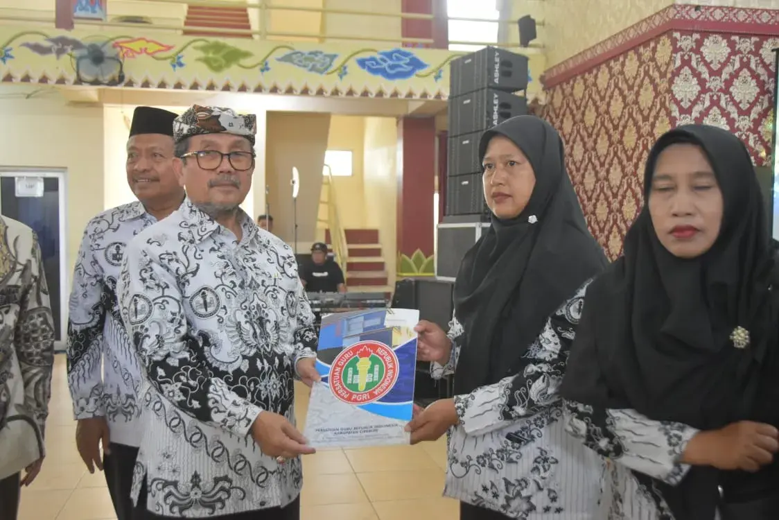 Bupati Imron: Guru Penentu Masa Depan Indonesia Emas