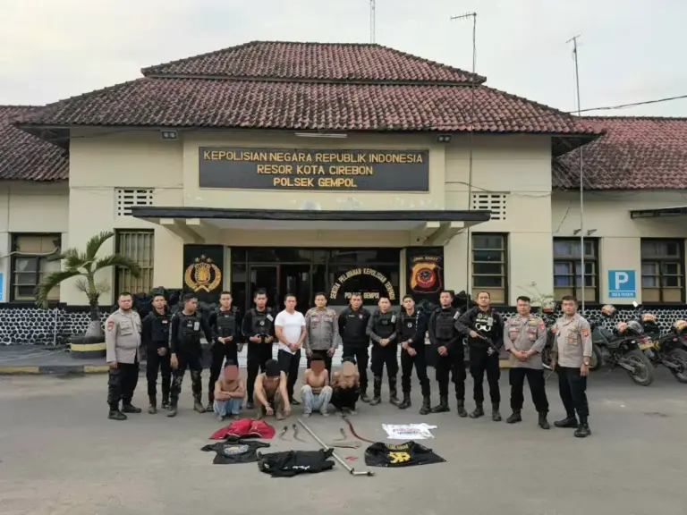 Empat Pemuda Bersejata Tajam Diciduk Patroli Raimas di Palimanan