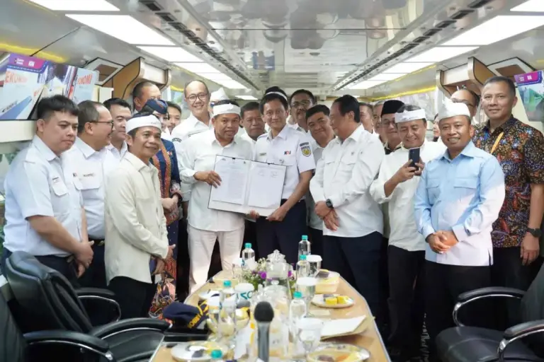 Jabar–KAI Tandatangani PKS Perkuat Transportasi Rel untuk Mobilitas dan Ekonomi Warga
