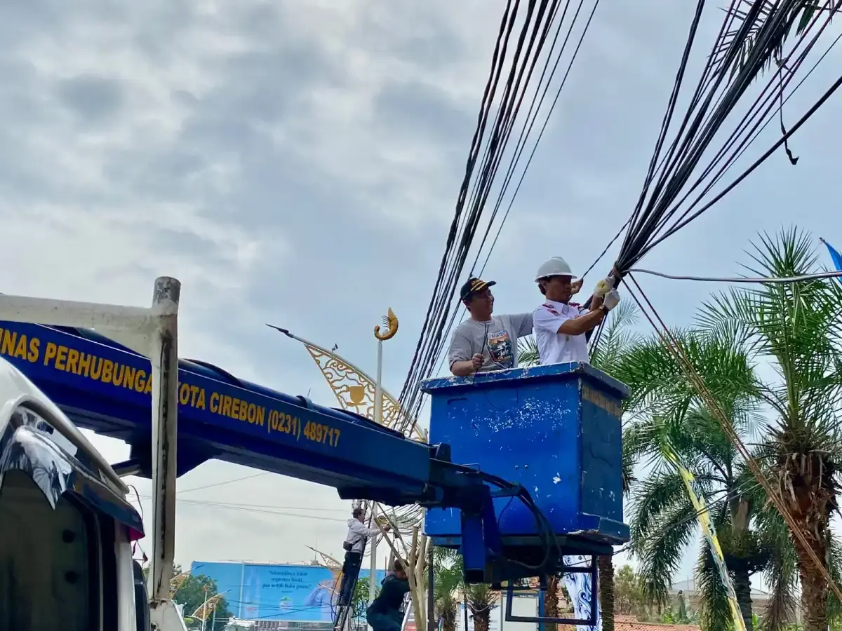 Wali Kota Cirebon Tinjau Penataan Kabel Telekomunikasi, Prioritaskan Keamanan dan Estetika Kota