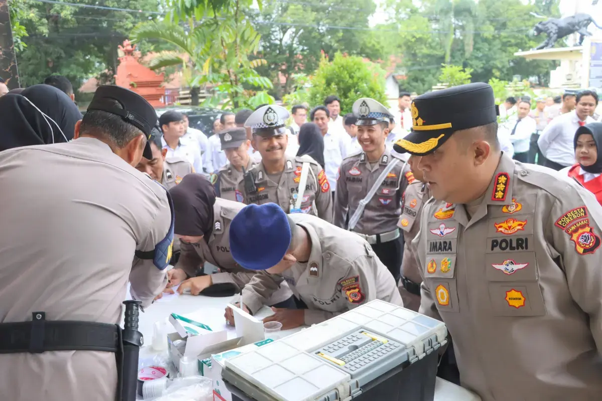 Jaga Marwah Institusi, Polresta Cirebon Gelar Tes Urine Usai Apel